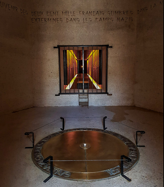 Window inside the crypt within Mémorial des Martyrs de la Déportation