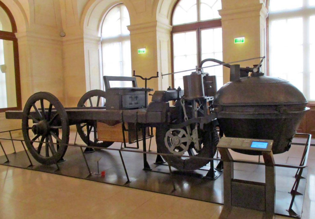 Old automobile at musee de artes et metiers